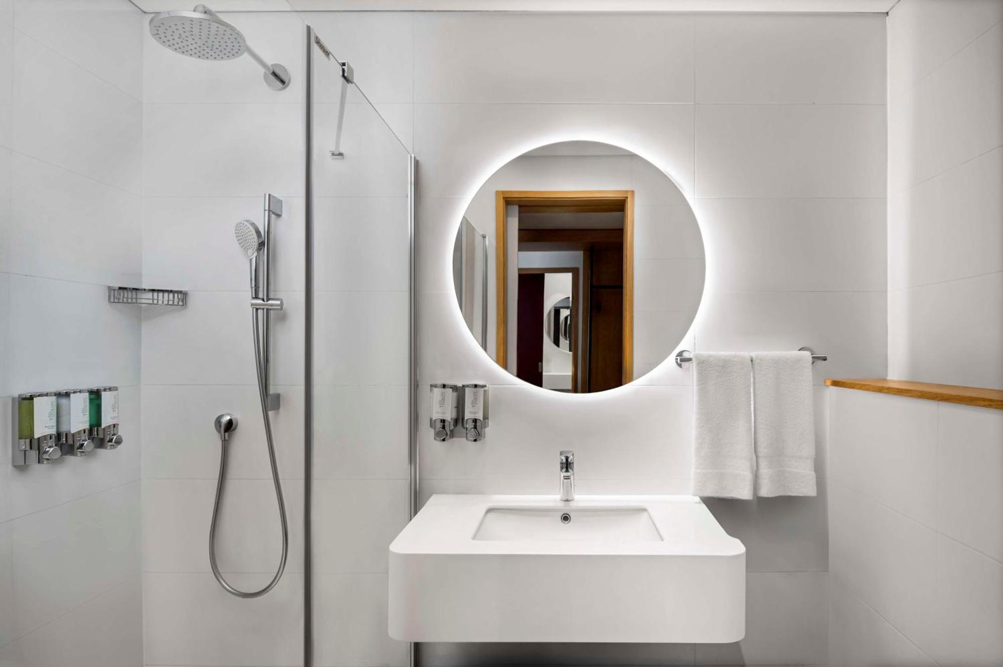 Отель Hampton By Hilton Istanbul Sirkeci Экстерьер фото