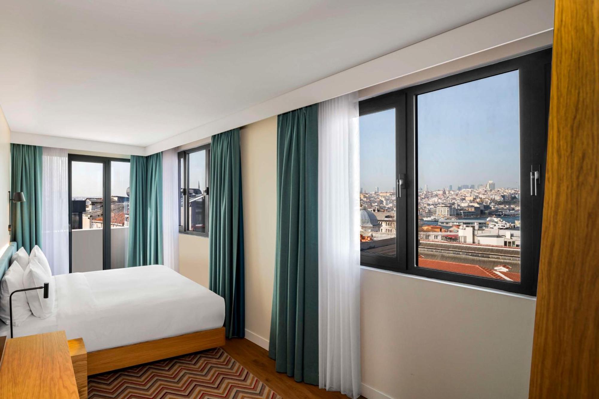 Отель Hampton By Hilton Istanbul Sirkeci Экстерьер фото