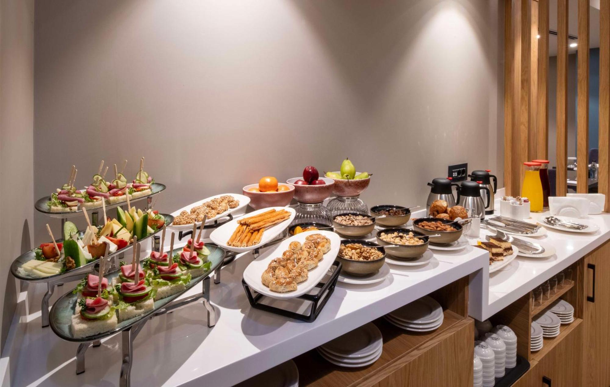 Отель Hampton By Hilton Istanbul Sirkeci Экстерьер фото