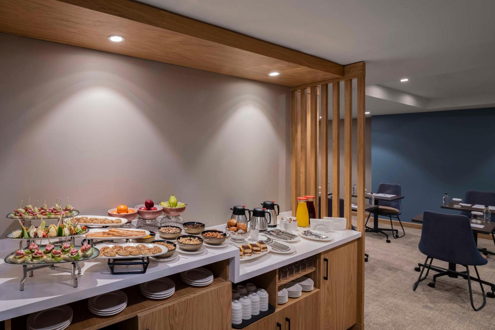 Отель Hampton By Hilton Istanbul Sirkeci Экстерьер фото